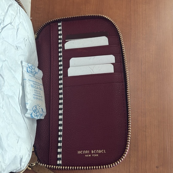 HENRI BENDEL Phone Wallet Crossbody EUC - Picture 8 of 14